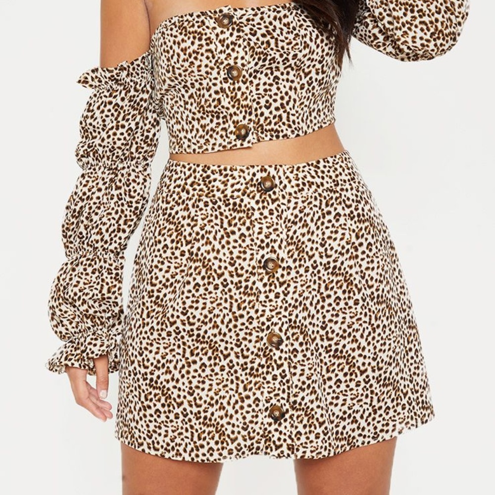 LEOPARD PRINT MINI SKIRT (NEW W/ TAGS)